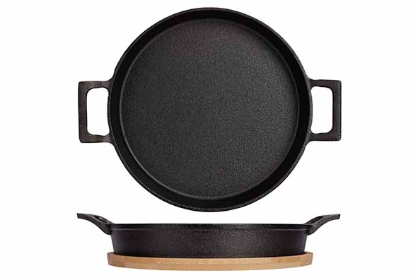 C&T CASSEROLE DISH CAST IRON 2 HANDLES 20CM ON WOODEN BOARD