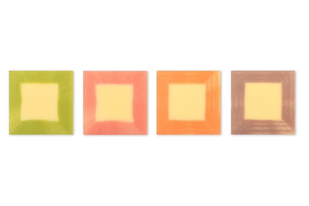 COLOURED SQUARE PLAQUES 4 ASSORTMENTS - WHITE CHOCOLATE - 2.8 X 2.8CM - 240PCS