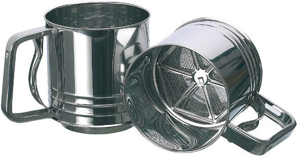 SAUPOUDREUSE INOX ROSALIE 12CM A/ POIGNEE SUCRE/FARINE RACLE FOND 675GR