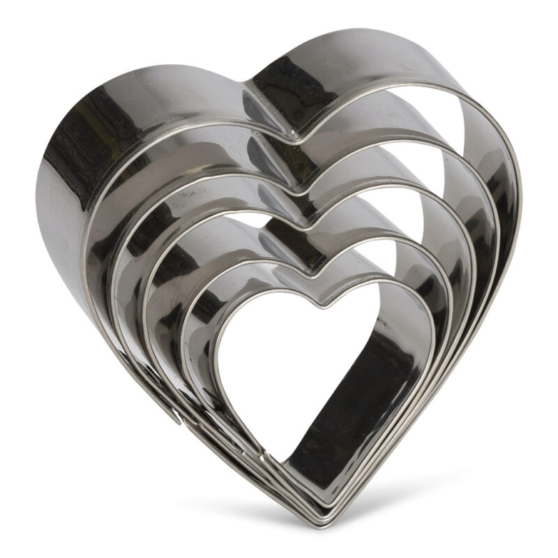 SET OF 5 WHITE IRON/STAINLESS STEEL HEART PIECE CUTTERS