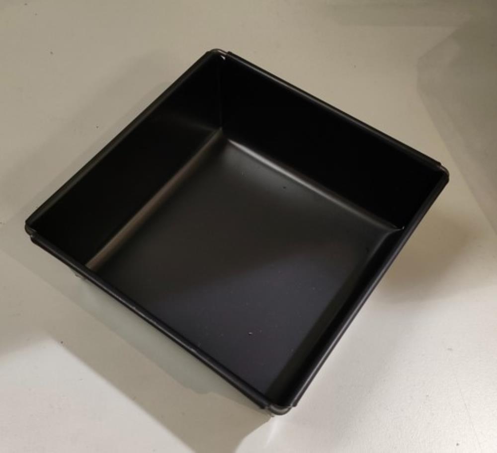 VIERKANT BROODBORD 13X13H6.5CM ZWART STAAL 400GR BROOD