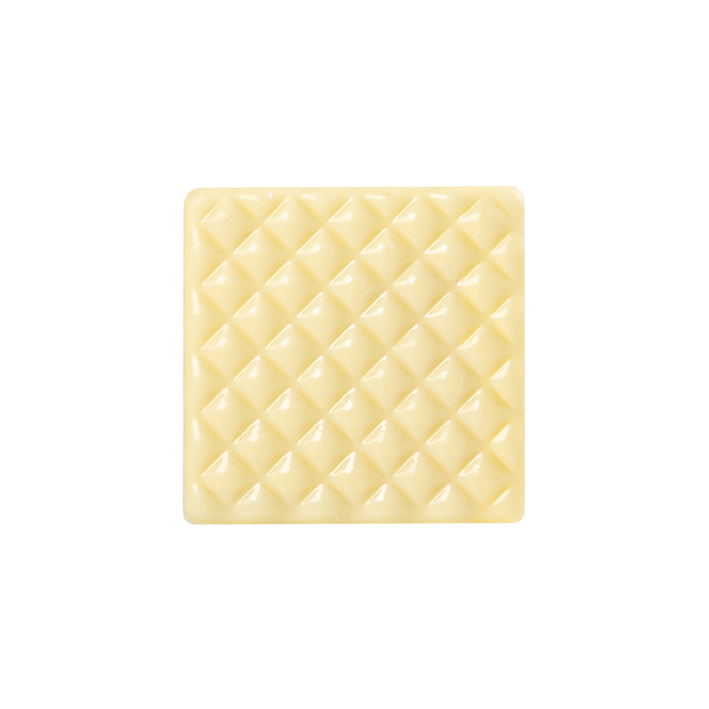 2015639 MINI VIERKANTE BLOKVORMIGE EIND MET WITTE CHOCOLADE RELIËF 5X5CM 75 STUKS