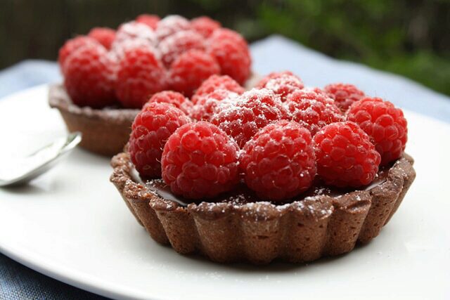 BONCOLAC 673601 TARTELETTE FOND FRAMBOISE CHOCO LAT  BLANC 27X110GR ( NON GARNIE )
