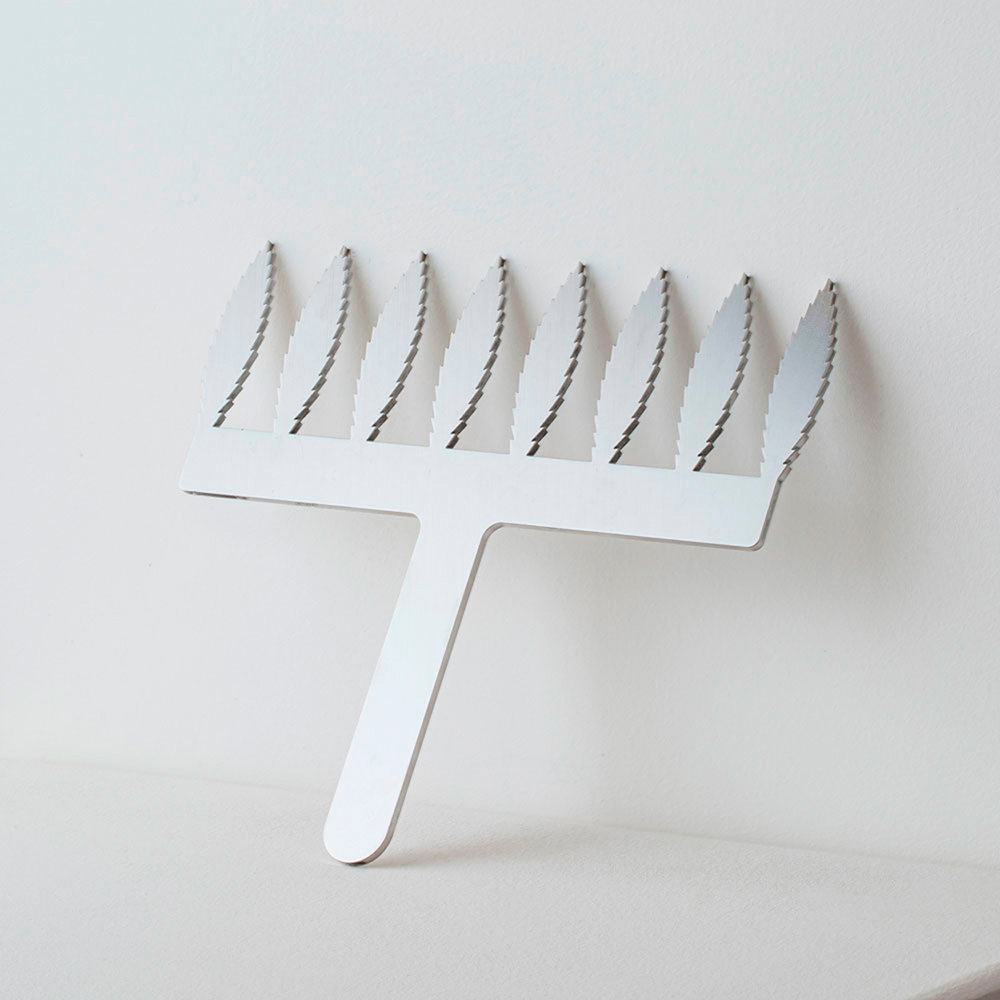 PEIGNE À TREMPER DÉCOR "8 PLUMES DE 8 CM" MODÈLE "COMB"