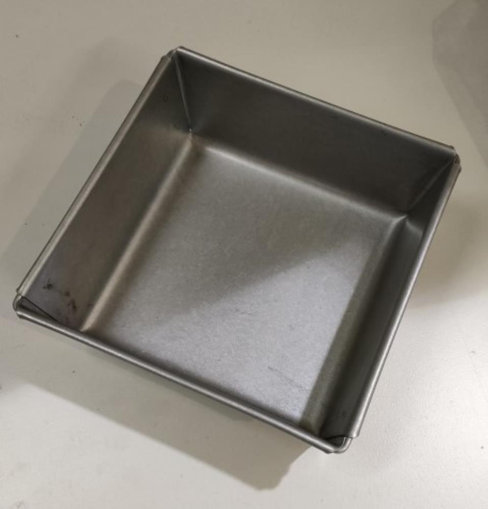 PLATINE A PAIN CARRE 16X16H6.5CM ALUMINISE - PAIN 600GR