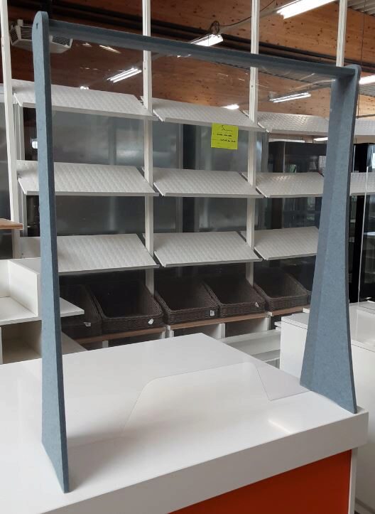 PVC SCREEN PROTECTION, 1MM THICK, 80CM BASE, 95CM HEIGHT, ON GREY OR WHITE FELT FEET