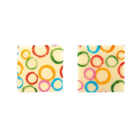 [08032084] 2024693 COLORED PLAQUE WITH FLOWERS/ROUNDS 3CM 220PCS ***ON/ORDER***