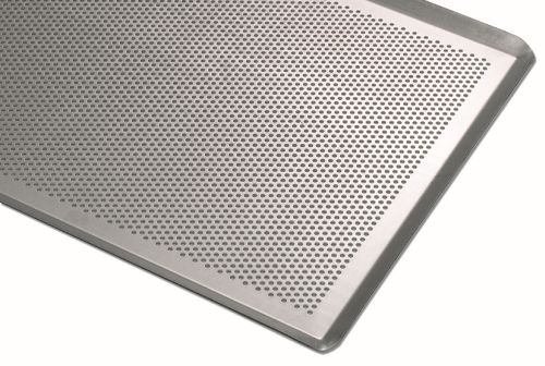 [51301200] ALUMINIUM BAKPLAAT 53X32,5CM GEPERFOREERD 45° RAND DIKTE 1,5MM=STUK