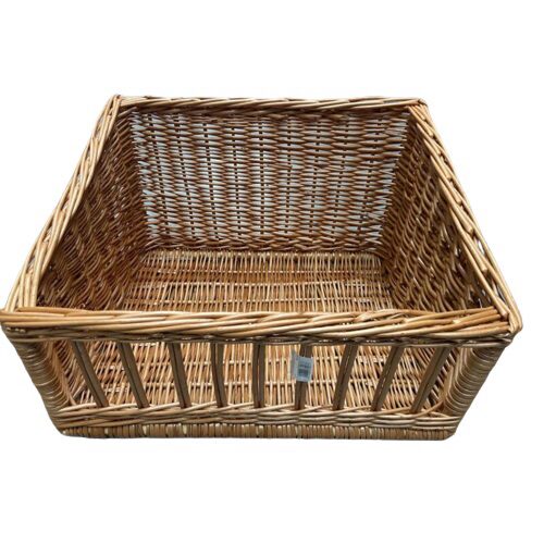 [50621040] RIETEN PISTOLETMAND 48X40CM BOVENKANT H16CM ACHTERKANT H 27CM=STUK
