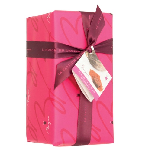 [11040070] BRUYERRE BALLOTIN TYPE 850GR GARNI EVENEMENT  EMBALLAGE FUCHSIA CARTON DE 3 PIECES
